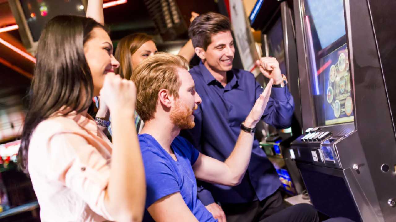 Social Casino vs Online Casino: Which is Better for Arab Gamblers?